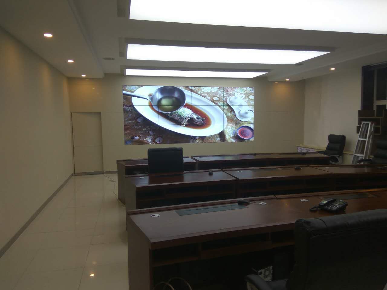 濟(jì)南鐵路公安局合成作戰(zhàn)情報中心液晶拼接屏項(xiàng)目